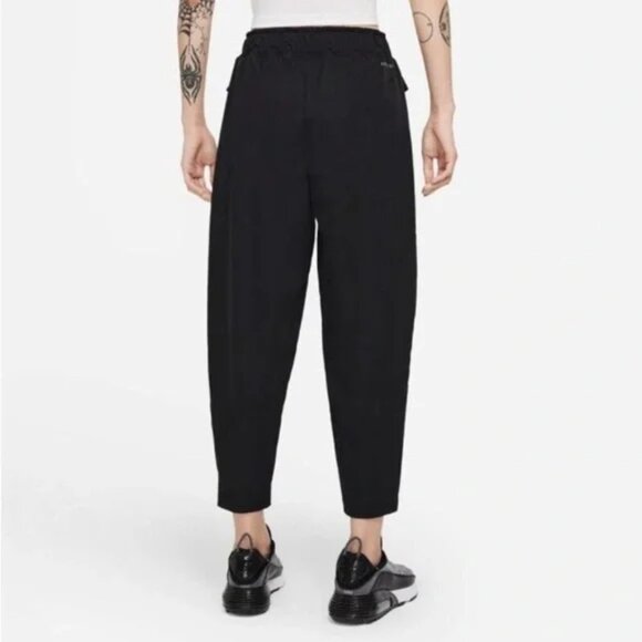 Nike Sportswear Tech Pack Dri-Fit Womens Curve Woven Pants Black DD4616-010 - Picture 2 of 10